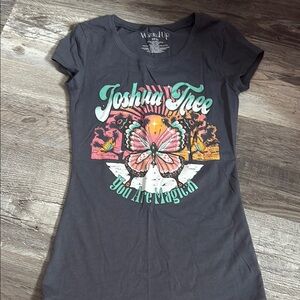 Wound Up Gray Cap Sleeve Graphic Tee